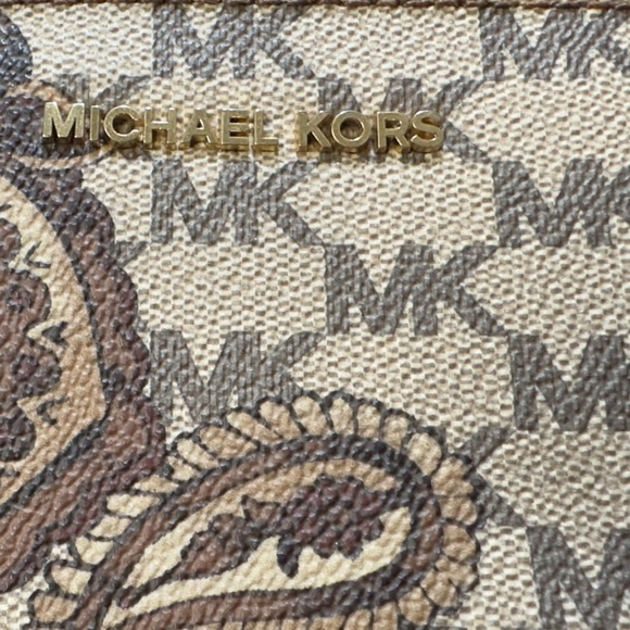 Michael Kors Daniela Large Paisley Wristlet - Picture 3 of 8